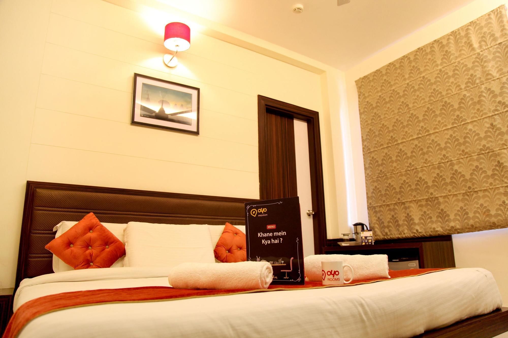 Hotel Premiere Villa Варанаси Екстериор снимка
